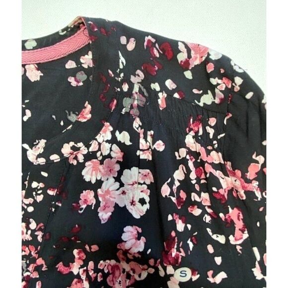 Womens BASS Split Neck Roll Tab Black Pink Floral Rayon Top Small - Picture 6 of 8